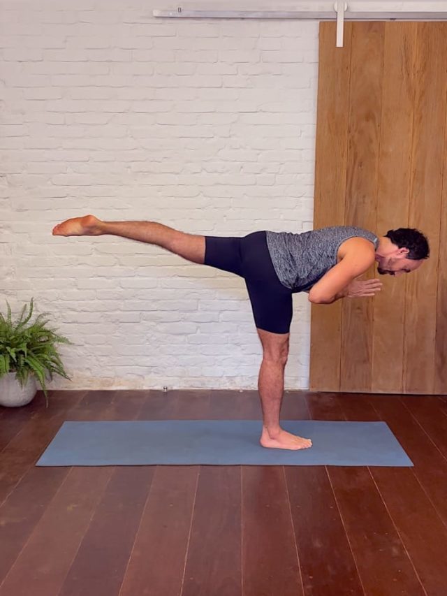 Como fazer o guerreiro 3 do Yoga – Virabhadrasana 3